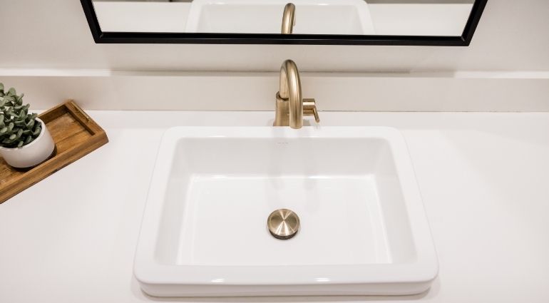 10 Airbnb Bathroom Essentials: A Checklist For Airbnb Hosts